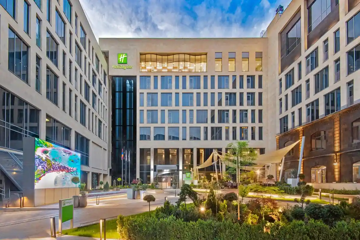 تور ایروان هتل Holiday Inn Republic-فراسوگشت